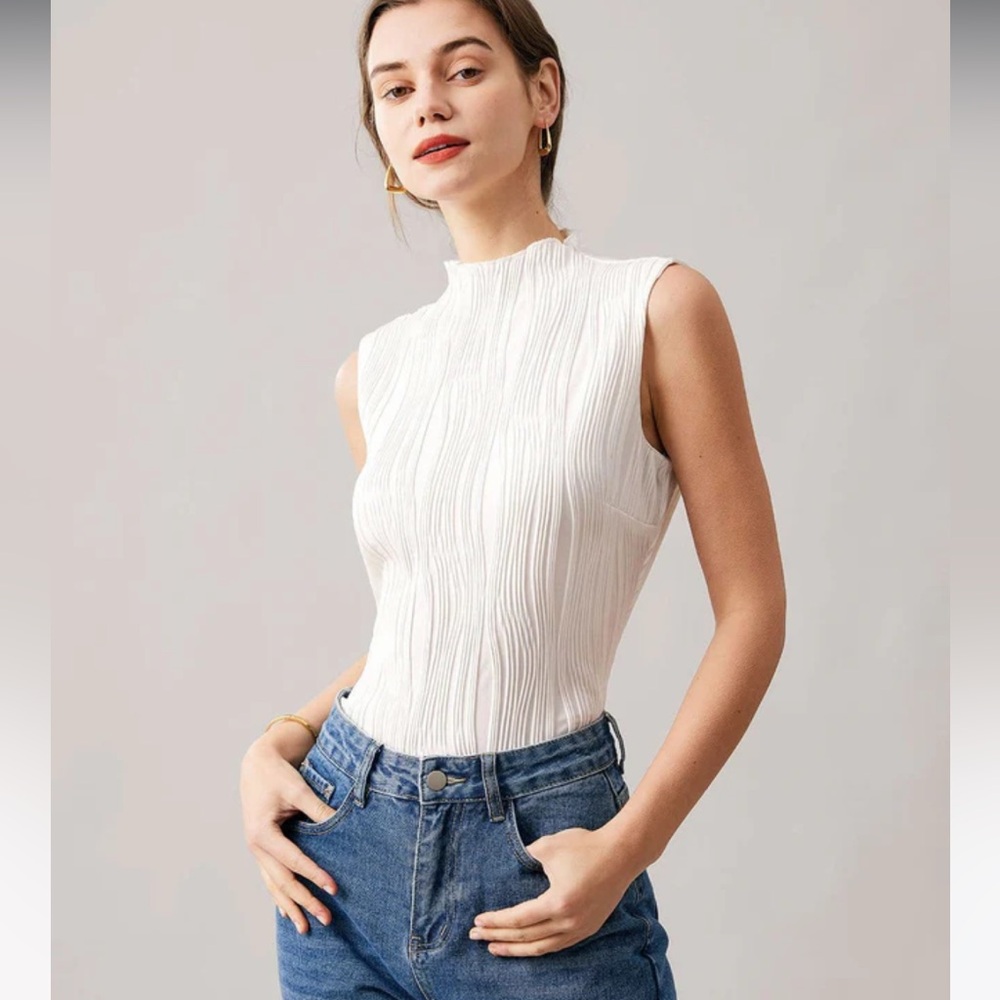 NWT Solid Mock Neck Water Ripple Textured Tank Top